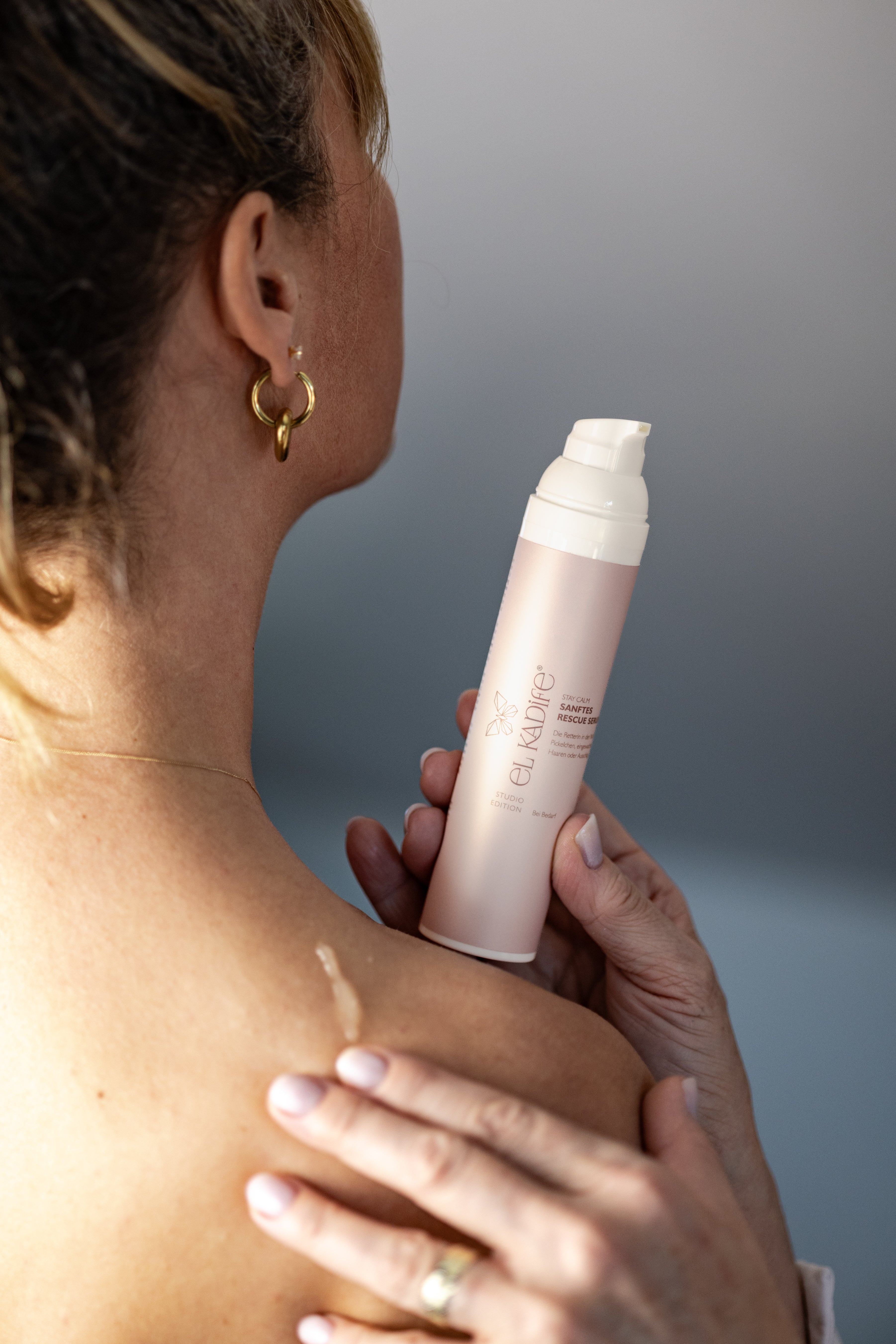 Rescue Serum im Studio zur schnellen Hautberuhigung bei Histaminausschüttung.